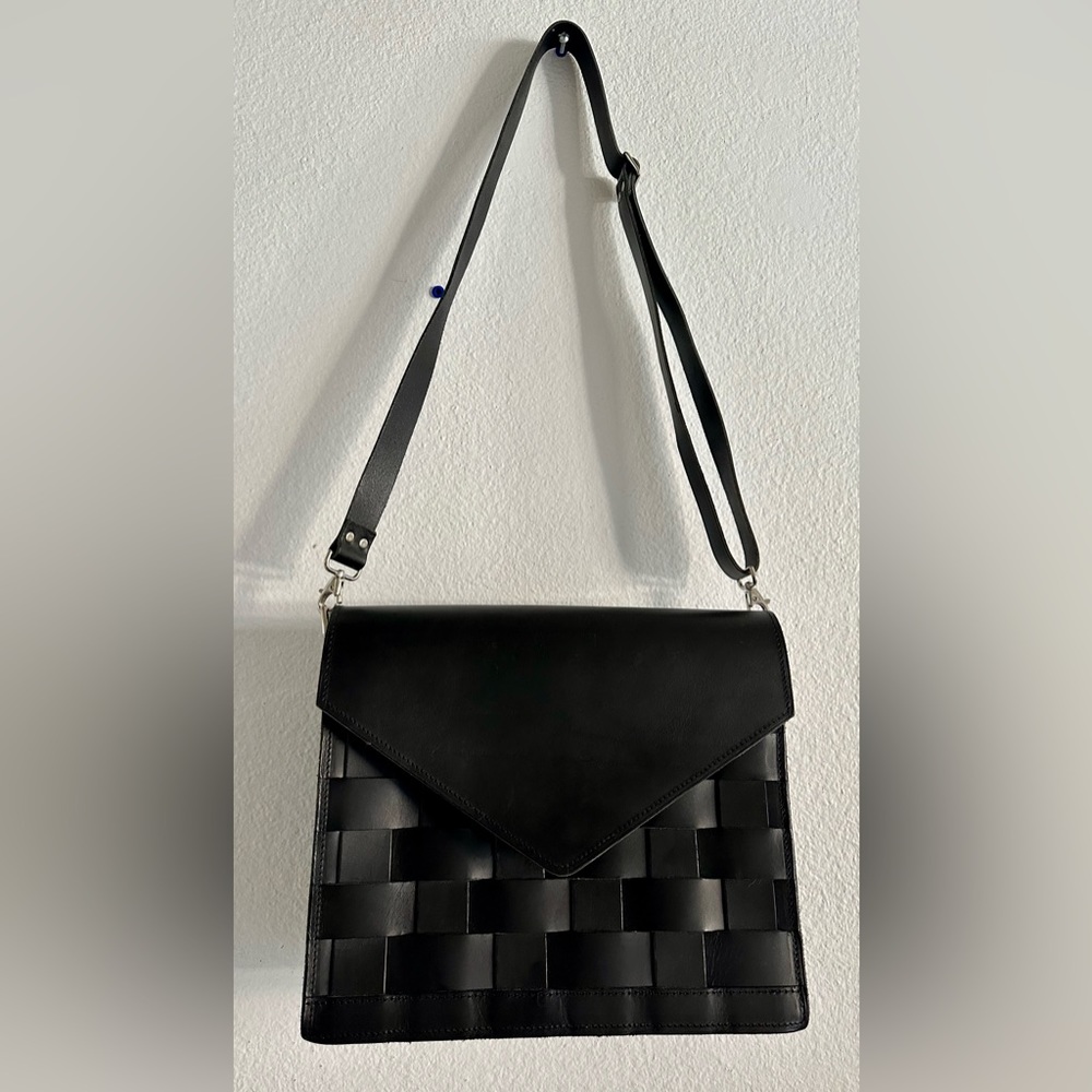 Weaved black leather handbag